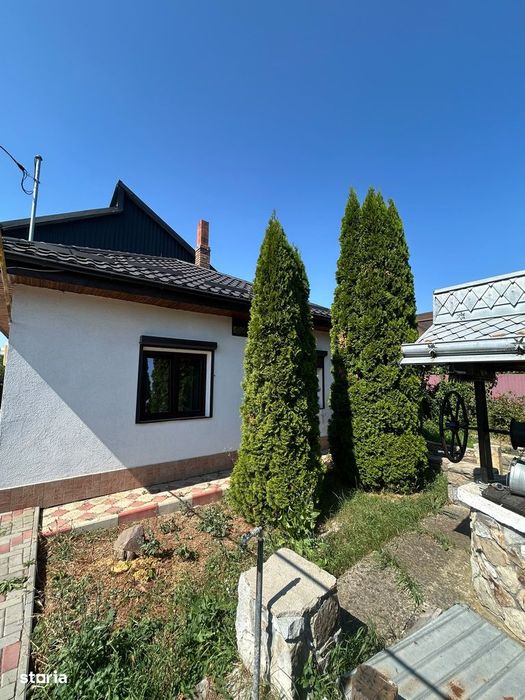 De vanzare casa la 5 min de Roman, 3 camere,teren de 817mp,Pret 99000e