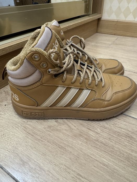 Продам кроссовки