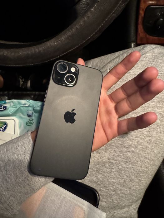 iPhone 15 в хорошем состоянии