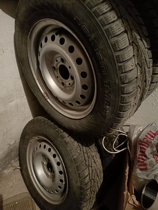 Продам  шины с дисками 175/70/13