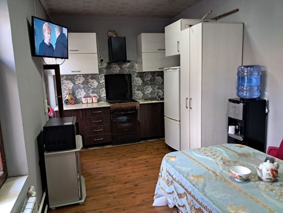 Келесда Уй сотилади 
6, сотих
4, хона + ошхона
1, санузел
61.000 $ кел