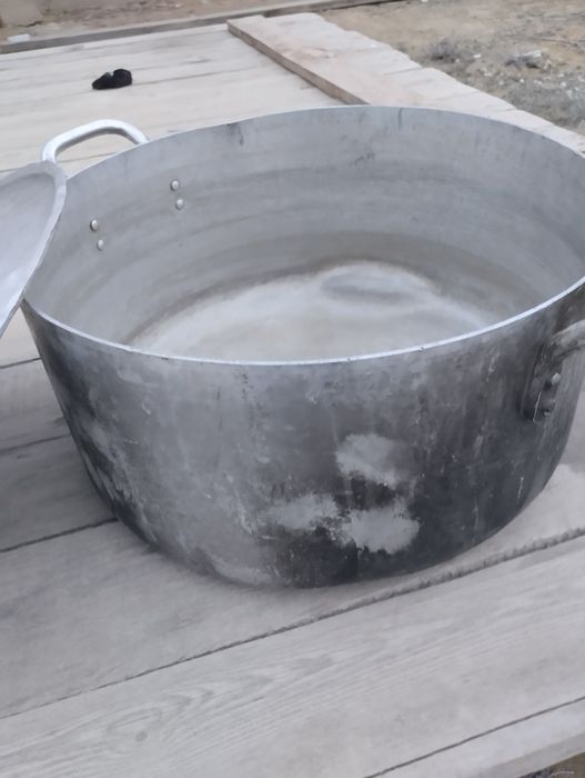 Қолданыста болған улкен жалпақ кастрюль сатылады.