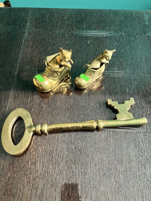 Месингов ключ и обувки с котета