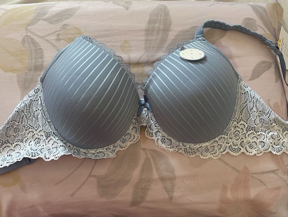 2 сутиена и прашки