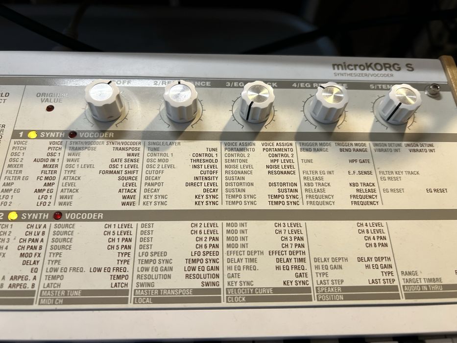 Sintetizator polyfonic cu speaker - Korg Microkorg