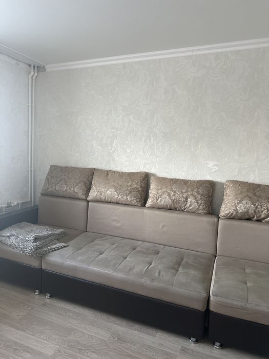 Продам диван в гостинную комнату, трансформер.