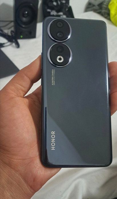 Vând honor 90 impecabil