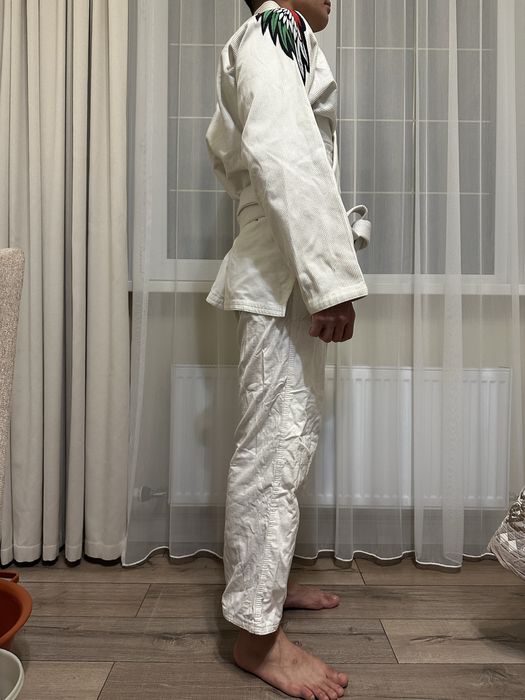 Кимоно для джиу джитсу или грэпплинга