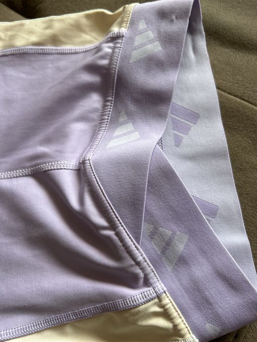 Спортен клин adidas в лилав цвят размер XS