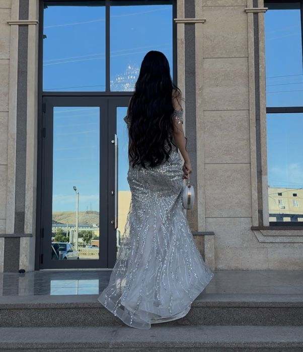 Продам платье нарядное , размер 42