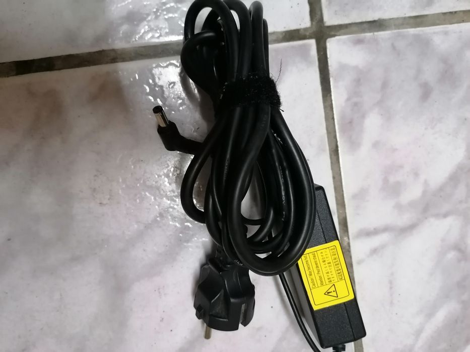 Vind sau schimb incarcator  laptop