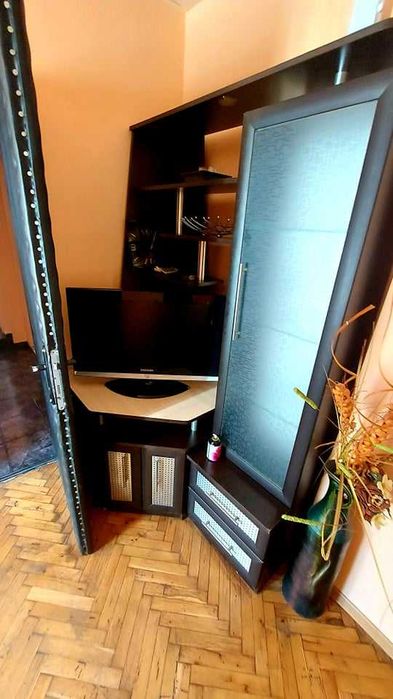 Дава се под наем Тристаен апартамент в Бургас, Център - 84 кв.м за 153 € - Снимка #1