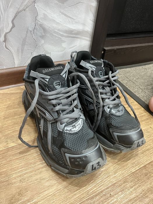 Balenciaga runner