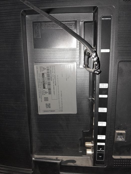 Telvizor sotiladi ekran pastki tomonsan palasa tushgan