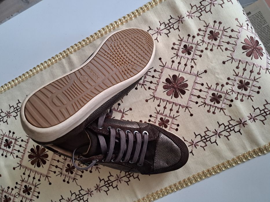 Елегантни дамски маратонки 38 номир