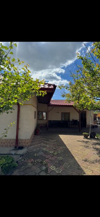 Ofer spre vanzare casa de locuit +spatiu comercial