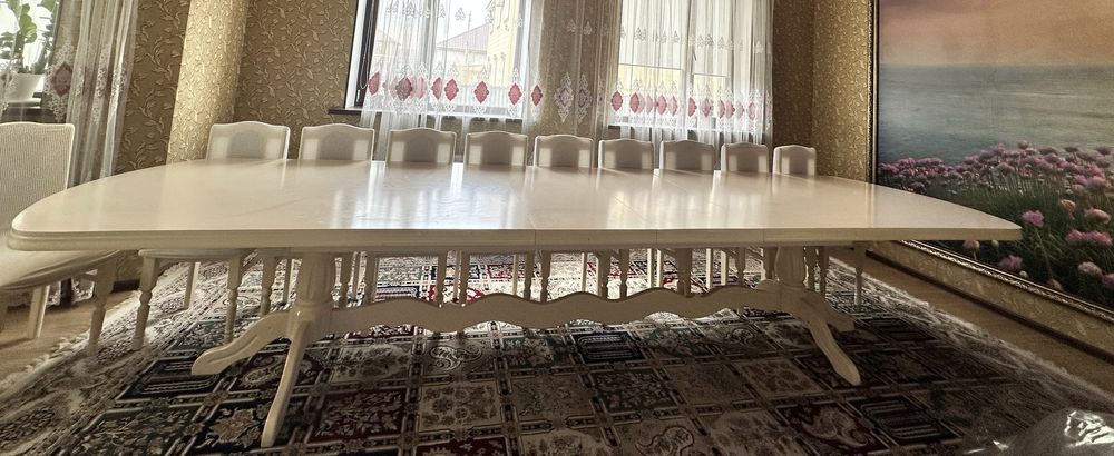 Продам большой красивый гостевой стол