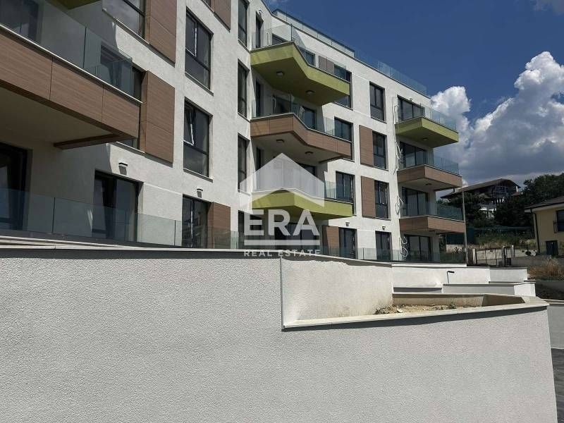 Двустаен ексклузивен апартамент за продажба, в нова сграда пред Акт 16
