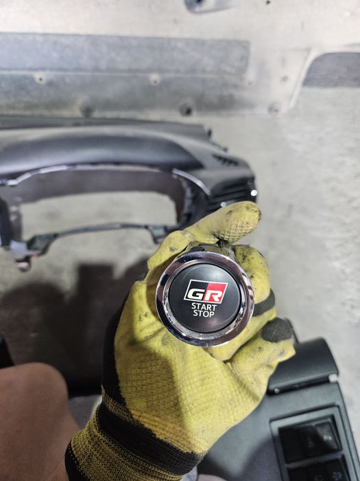 Бутон/keyles go GR за Toyota Hilux