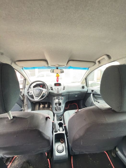 Ford
 fiesta 1,3  , an fabricație 11.2010