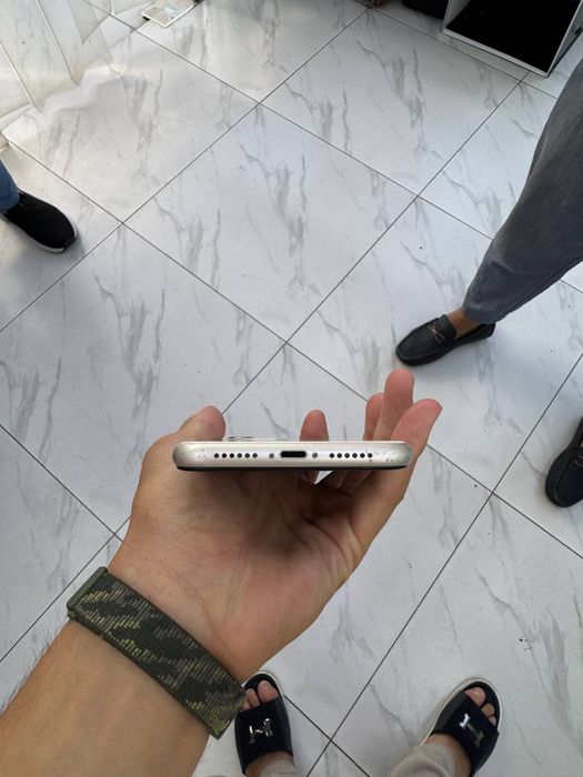 iphone 11 White.