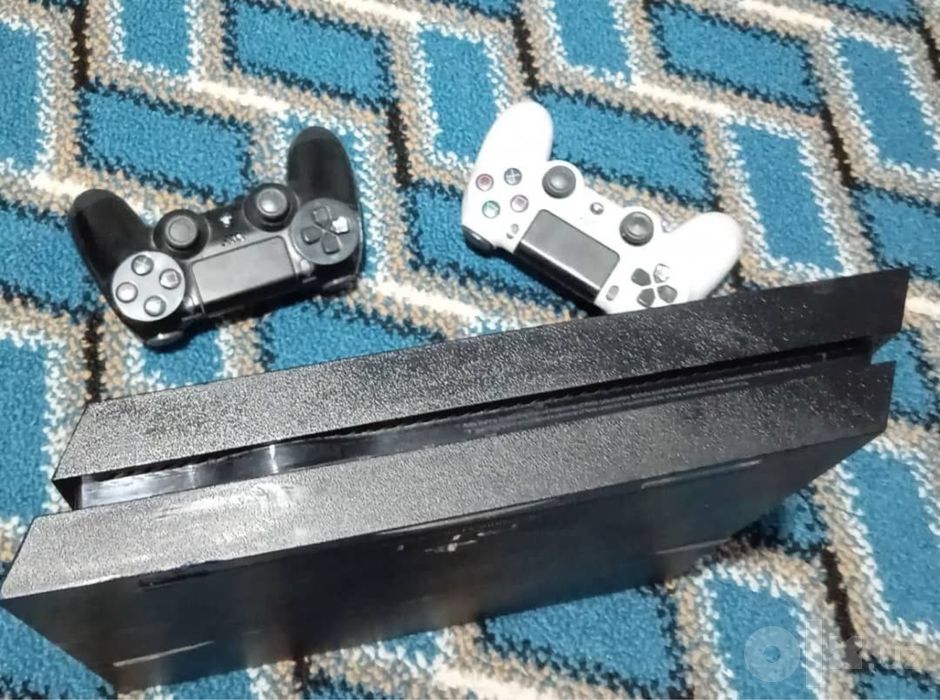 Play Station 4, FAT