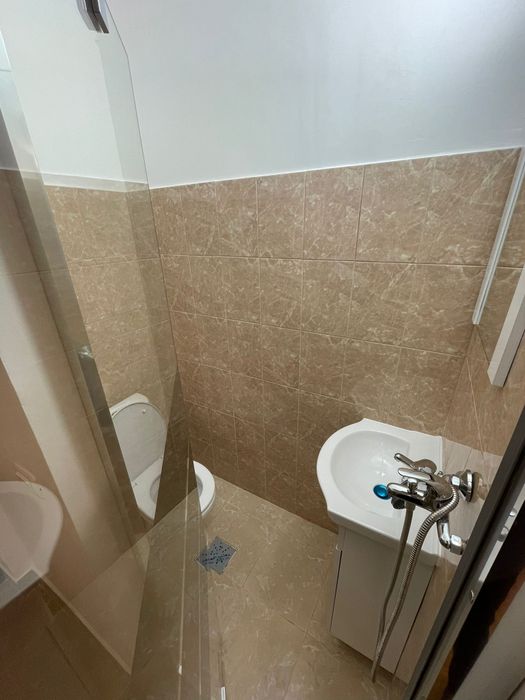 Închiriez camera camin