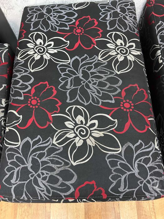 Диван для гостиной.