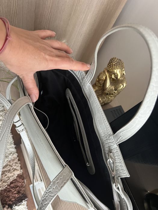 Poseta dama noua ,fără eticheta .culoare gri .Cumpărată din Germania!