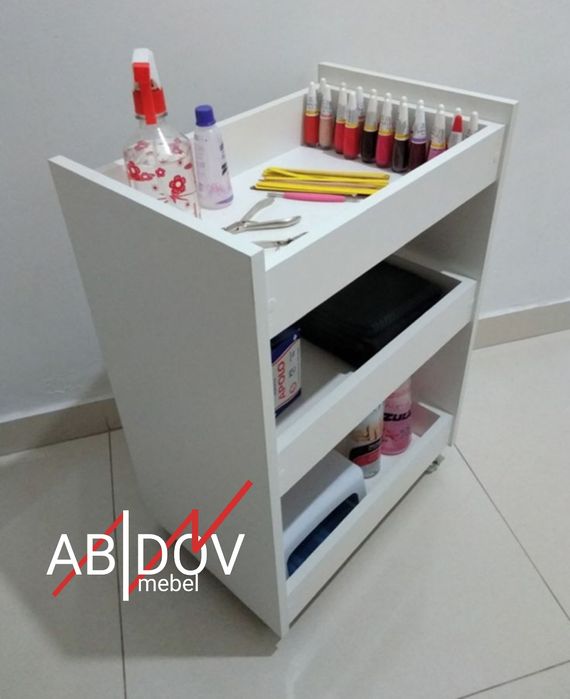 Тумбочка тележка помощница для салона красоты из первых рук