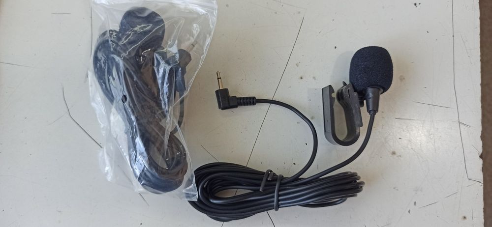 Pioneer avtomagnitolaga pult va mikrafonlar bor sotiladigan.