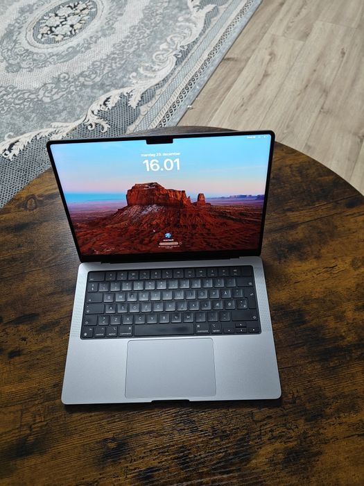 Macbook Pro A2918 impecabil ( pentru piese )