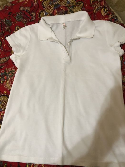 Продаются школьные блузки .