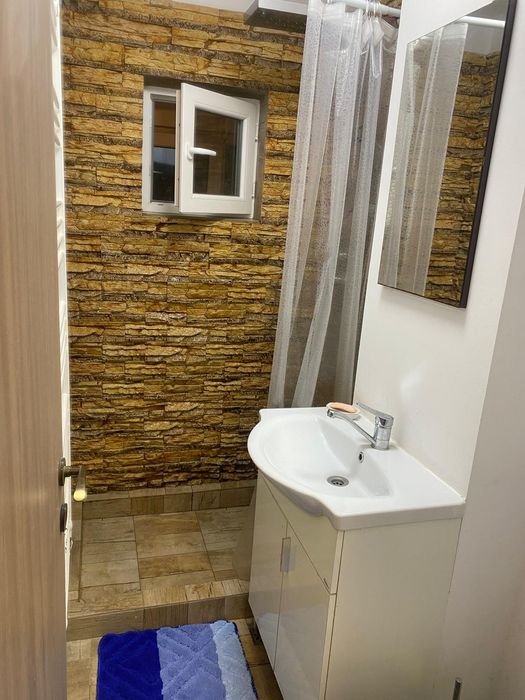 Închiriez garsoniera în Reșița zona Renk  pe termen lung tel zero 746noua88299