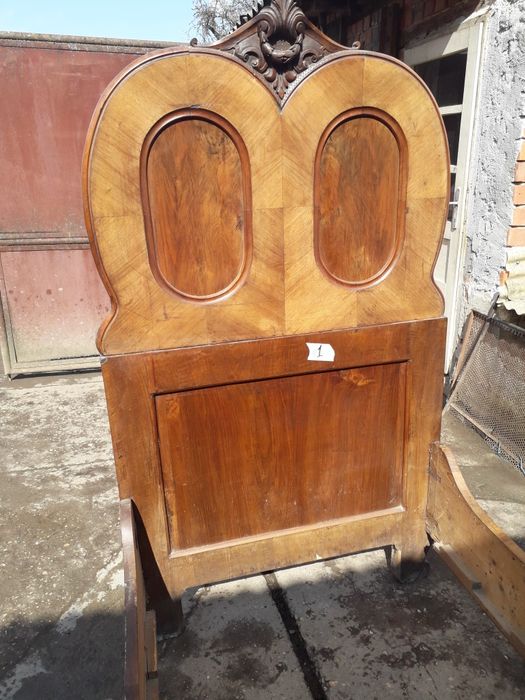 Vand mobila veche în stare buna