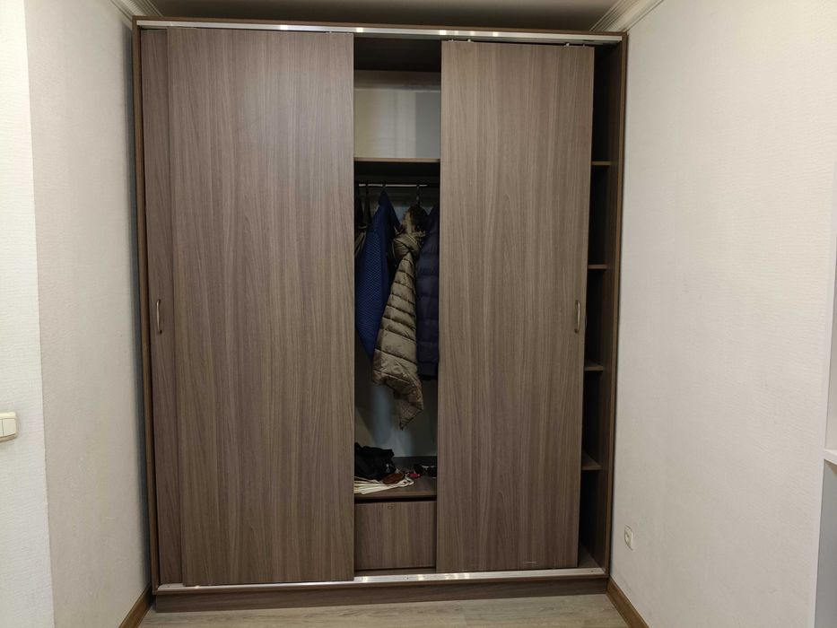 Продам вместительный шкаф купе