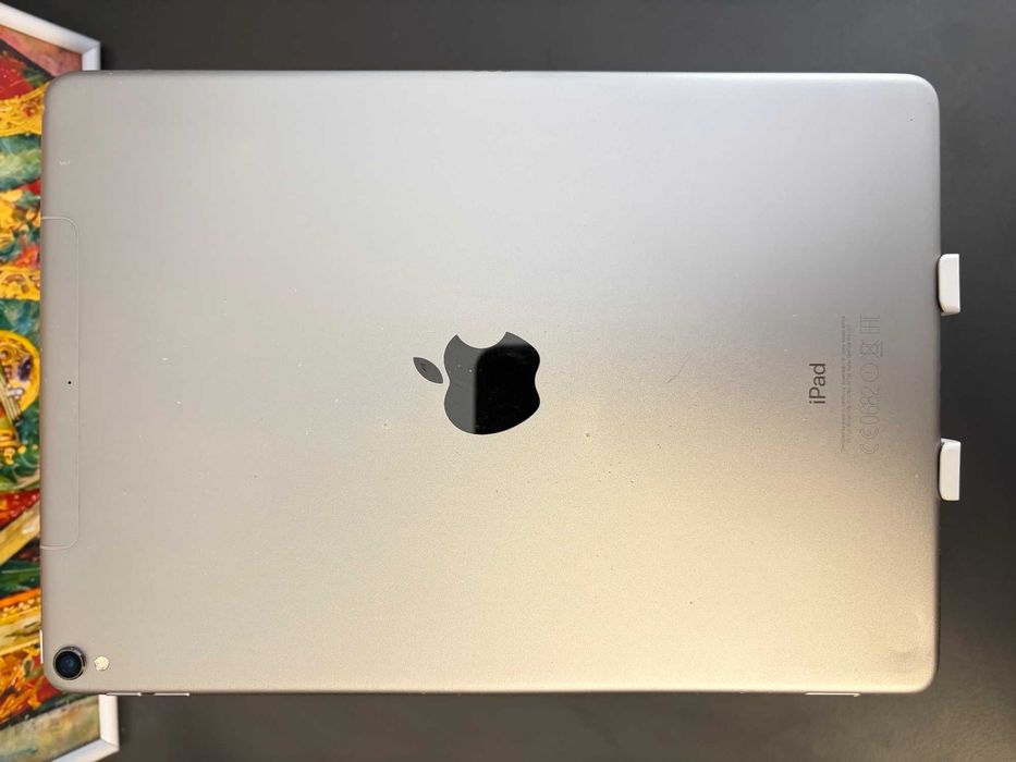 Apple iPad Pro 1gen A1709 10.5' 64GB WiFi + Cellular / Gray