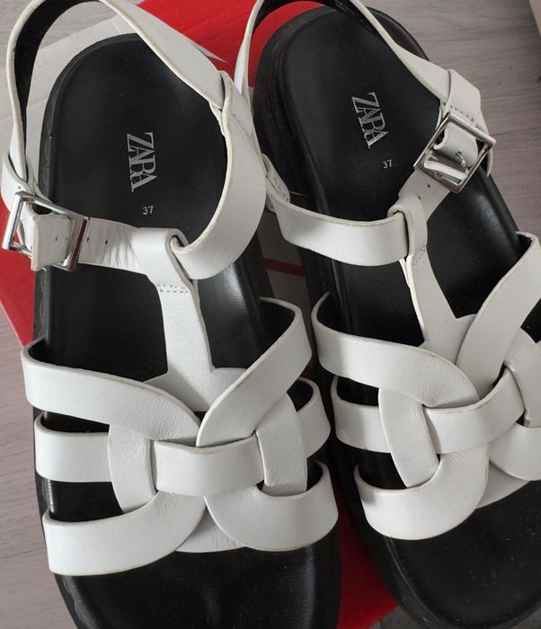 Сандали кожаные Zara