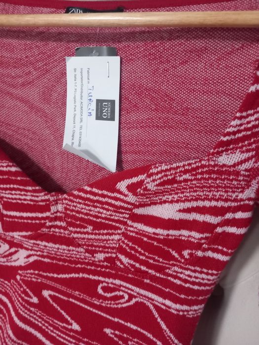 Rochie scurta tricotata roșie măsură S cu maneca lunga Zara noua