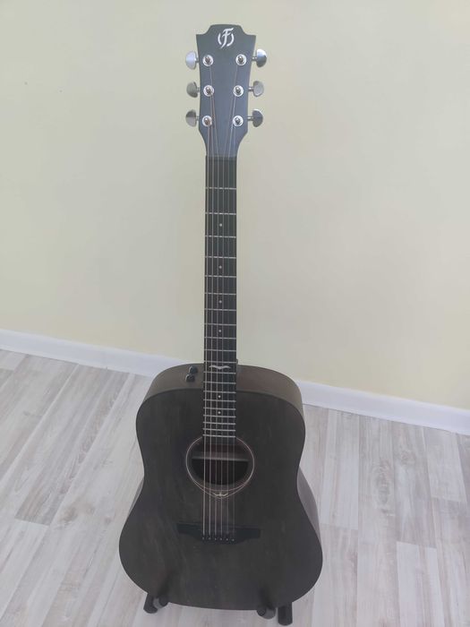 СРОЧНО! продам электро-акустическая гитара