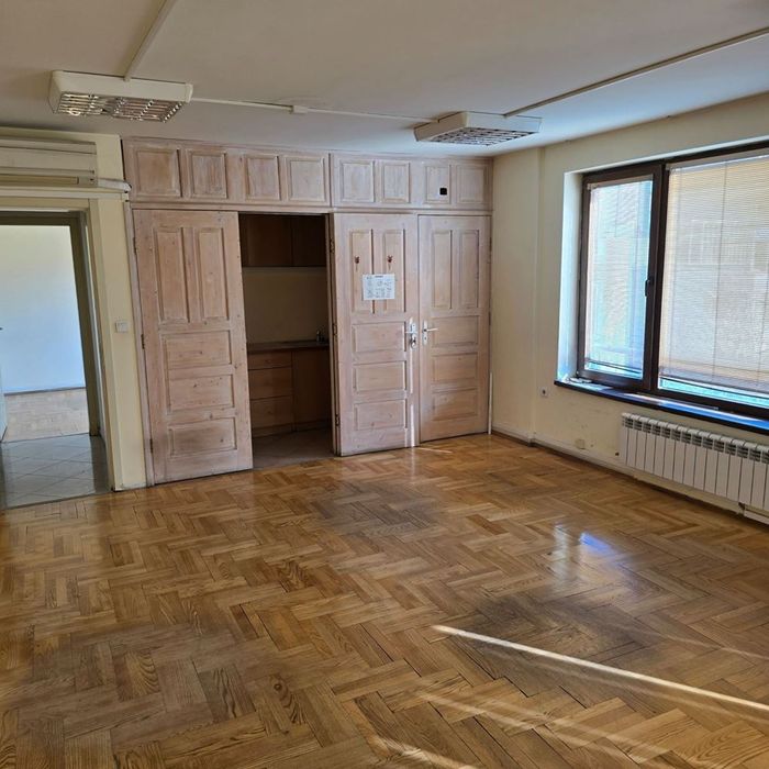 3-стаен офис до МС Джеймс Баучер с южно изложение и ниски разходи + г