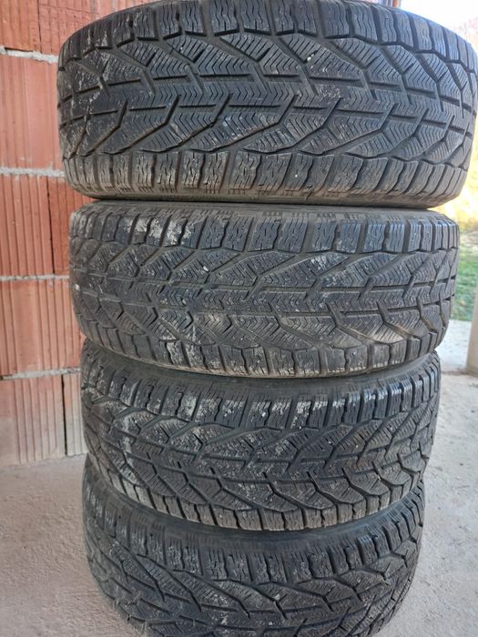 Jante Bmw F10/ F11 R18 245/ 45/ 18 cu anvelope de iarna aproape noi