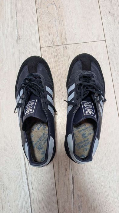 Adidasi             .