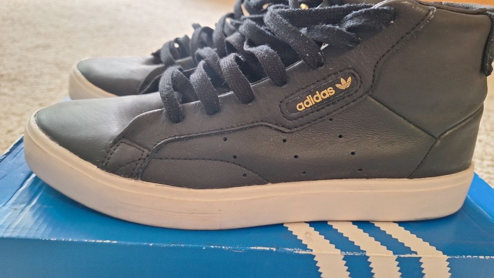 Adidas  sleek mid