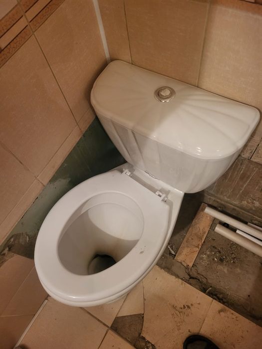 Продаеться унитаз в хорошем качестве