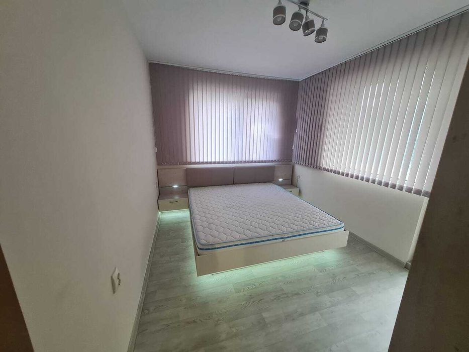 Дава се под наем Тристаен апартамент в Бургас, Братя Миладинови - 83 кв.м за 612 € - Снимка #4