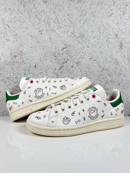 Adidas Stan Smith x André Saraiva ‘The World Needs Love’