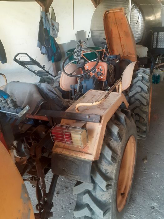 Vând Tractor carraro