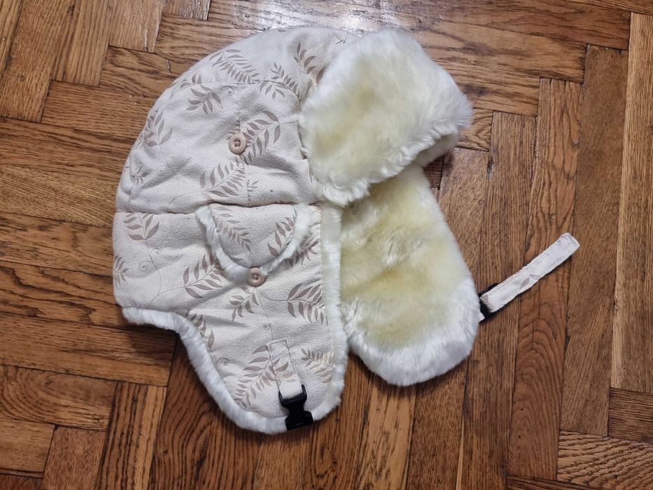 Caciula imblanita cu urechi si orificiu pentru hand s free, L