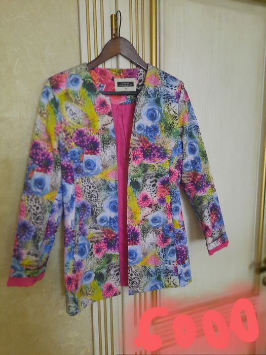 Продам платья и костюмы